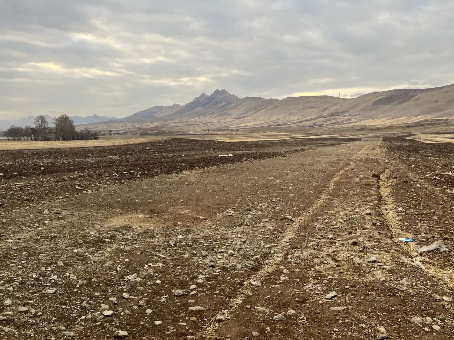 3000متر زمین مناسب ایجاد باغ دارای سند
