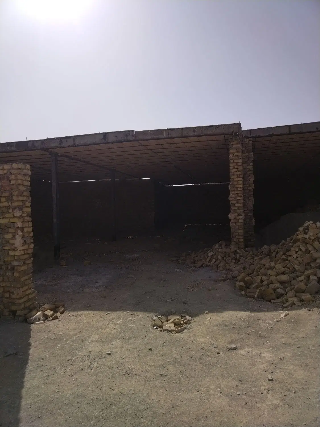 منزل مسکونی نیمه ساز