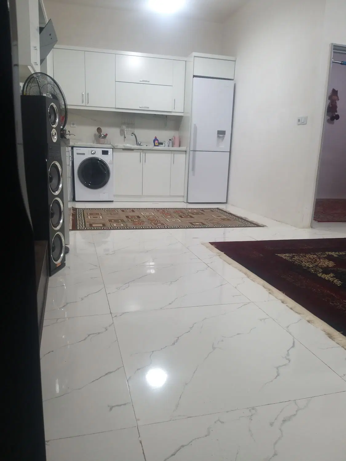 آپارتمان ۸۰متری  طبقه همکف راه جدا یک خواب