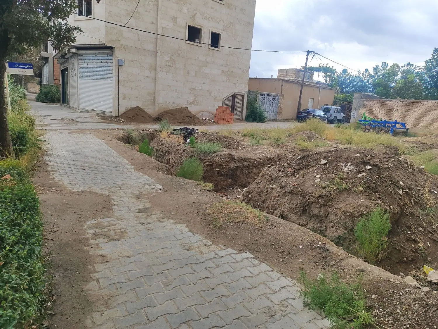۳۰۰ متر زمین تجاری مسکونی