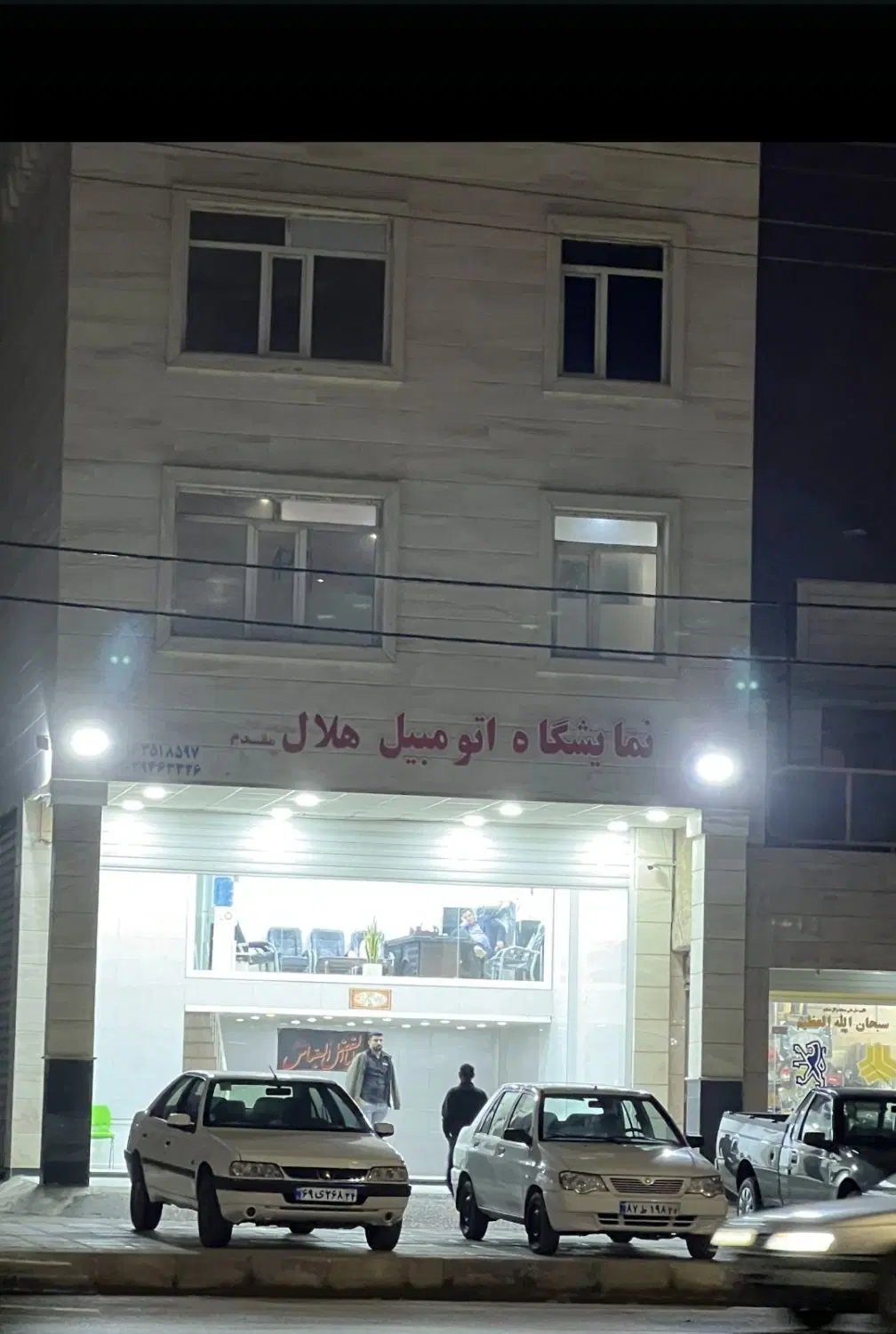 ساختمان تجاری ، اداری هلال بر بلوار شهید خامنه‌ای