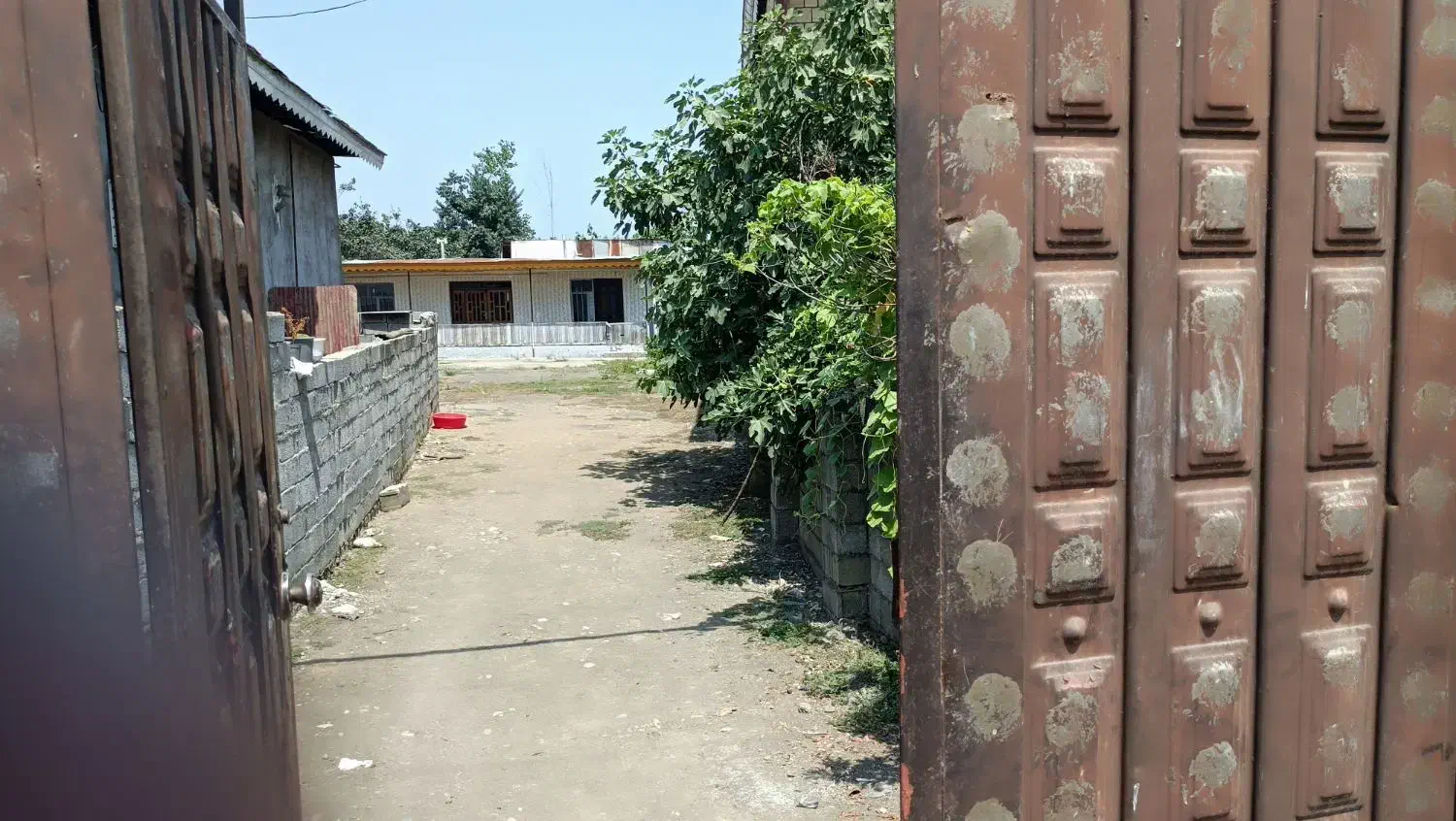 خانه ومحوطه