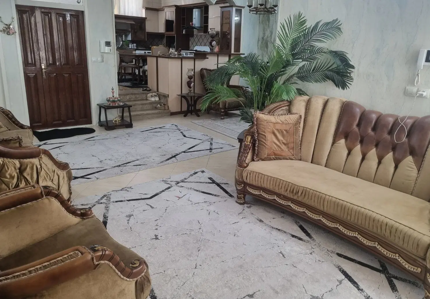 واحد مسکونی ۱۲۰ متری ۲ خواب با حیاط اختصاصی