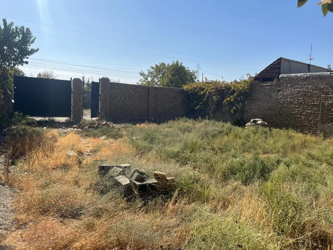 ۲۷۰ متر زمین چهار دیواری با امکانات