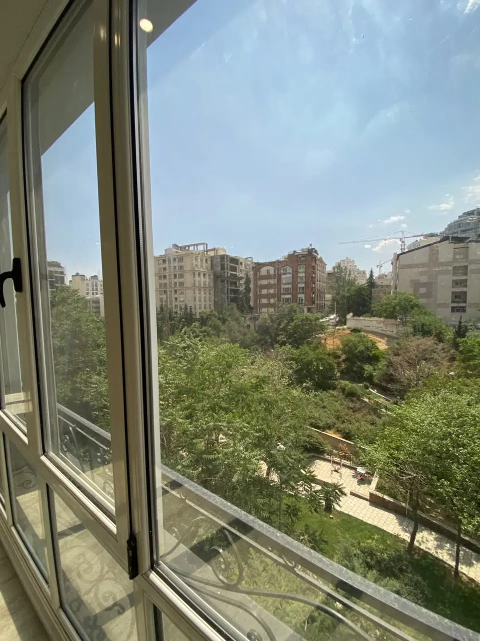 زعفرانیه ۲۰۵متر ۳خ ویو تماما پارک ساسان بدون مشرف