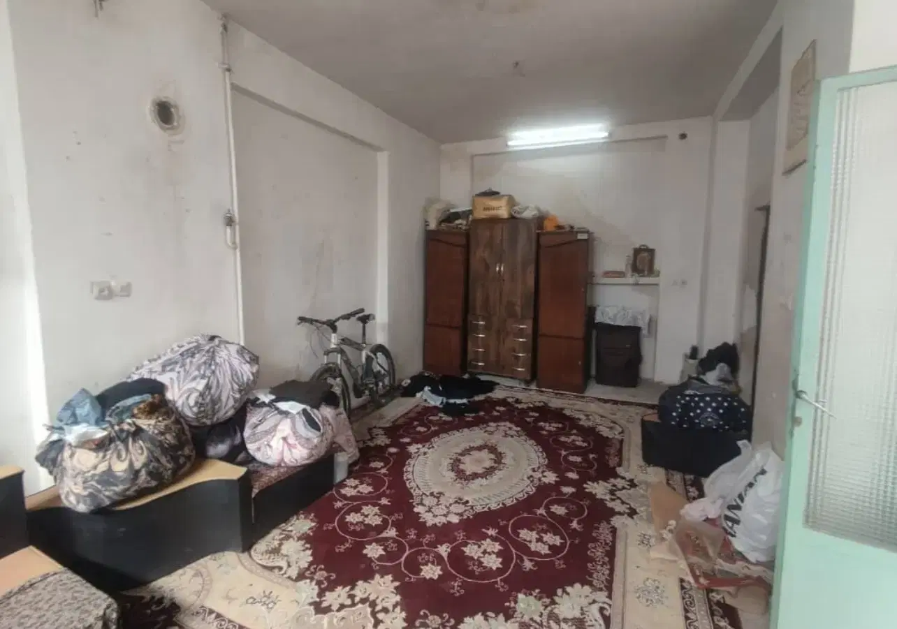 طبقه همکف کلنگی مرکز شهر قیمت مناسب