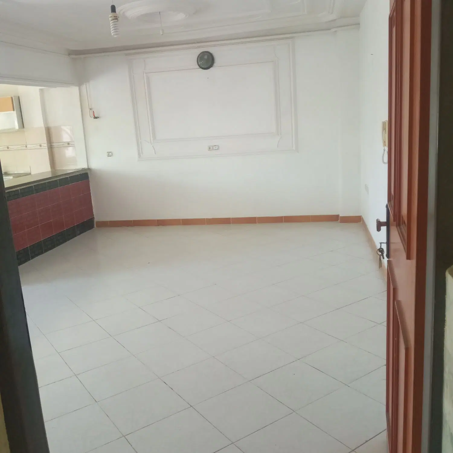 آپارتمان۹۰متری طبقه دو با پارکینگ در تندگویان