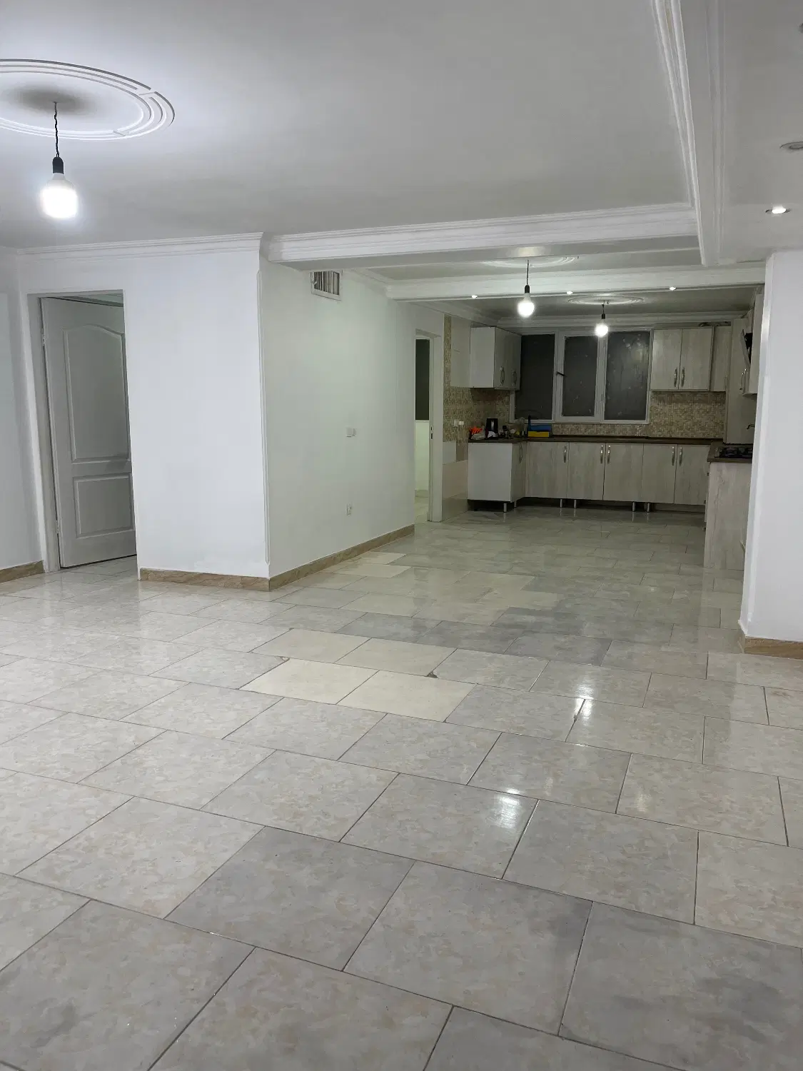 واحد۹۰ متری حیاط دار شمیران نو
