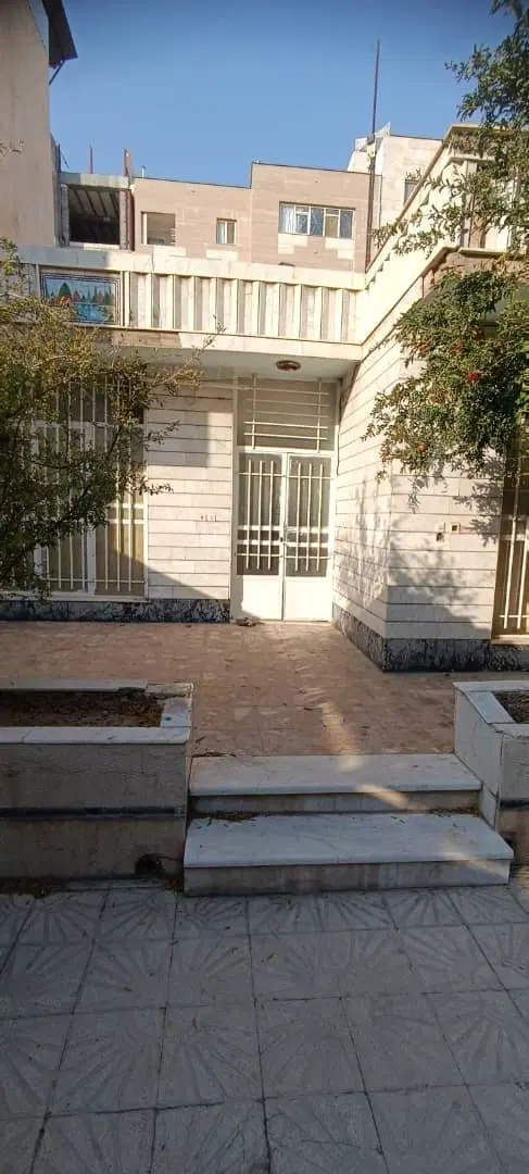 کلنگی 300 متری،سفیر شمالی