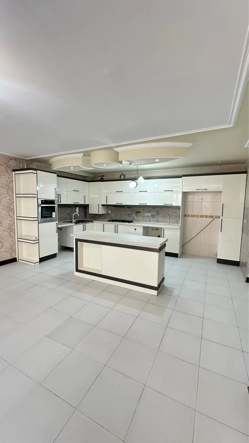 فروش آپارتمان ۱۳۲ متر خیابان اقایی