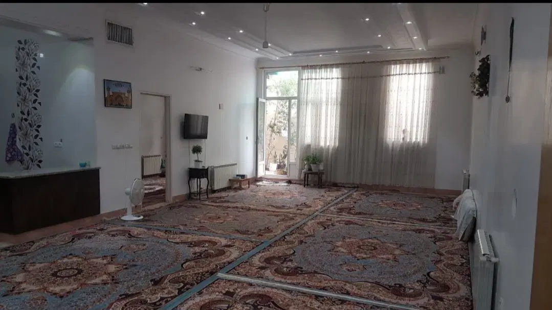 فروش ویلایی ۳ طبقه جنوبی در خیابان بسیج