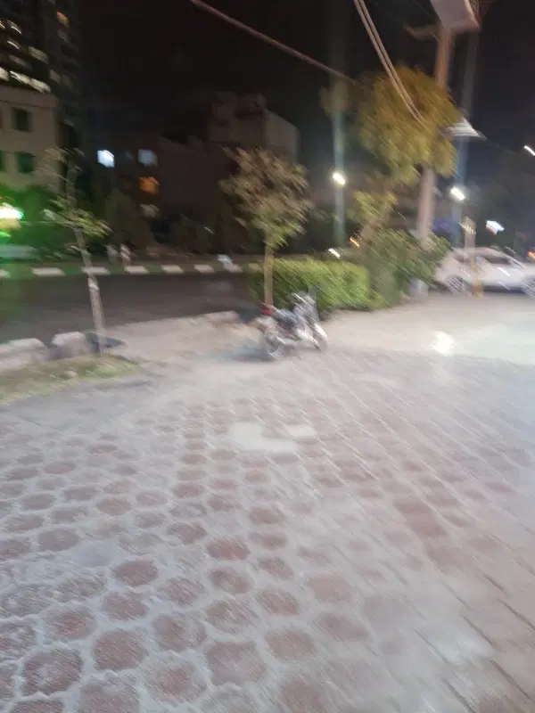 ملک تجاری سه طبقه حاشیه لادن