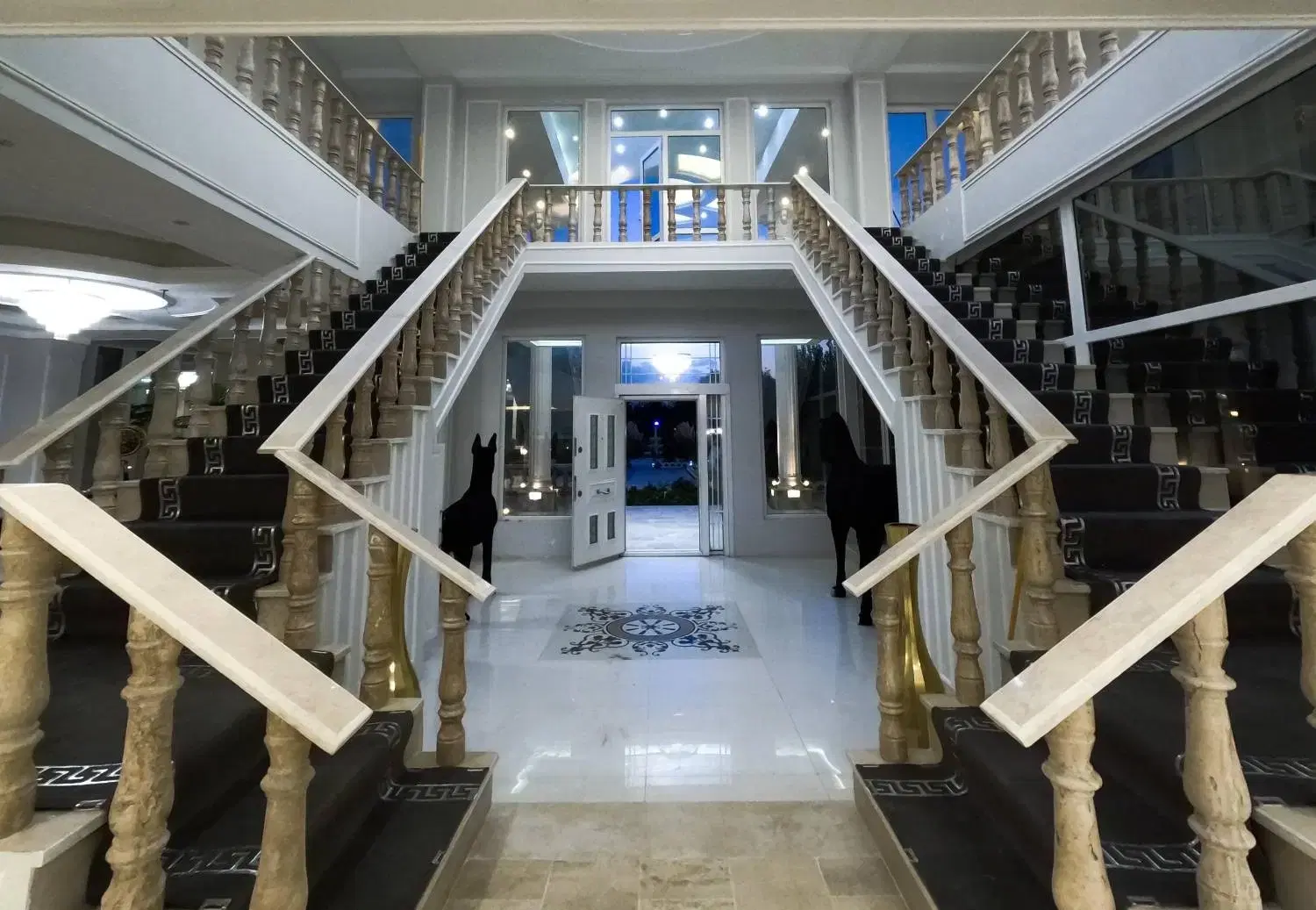 اجاره بدون واسطه انواع ویلاهاباقیمت استثنایی تبریز