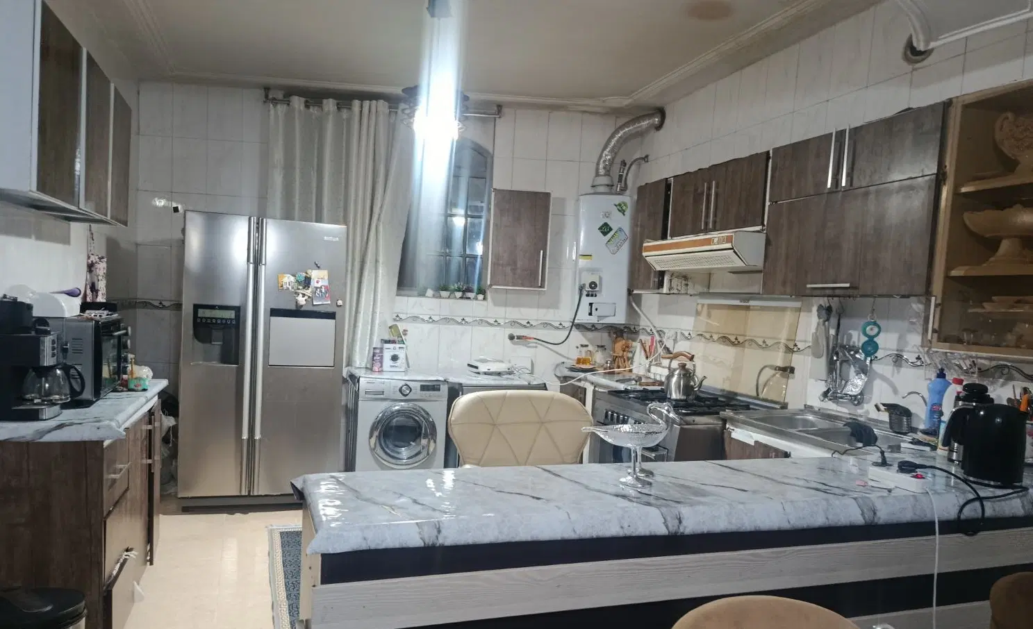 طبقه دوم بر خیابان اصلی ۱۲۰متر دو خواب تخلیه آنی