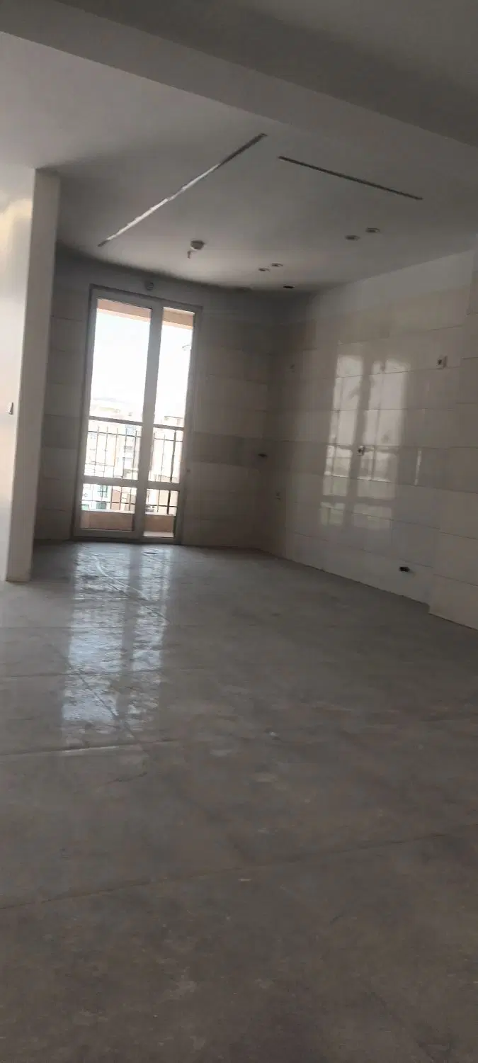 نارمک هلال احمر نزدیک مترو جانبازان ۱۰۵متر و ۹۲متر