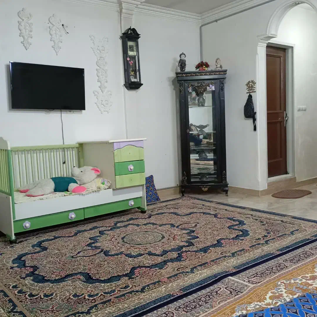 فروش فوری۸۵ متری دوخواب طبقه ی اول بالای همکف