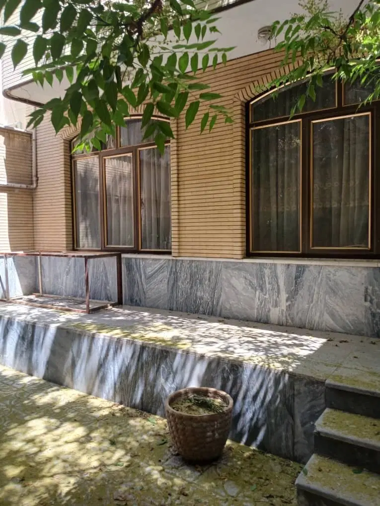 حیاط ۲ طبقه