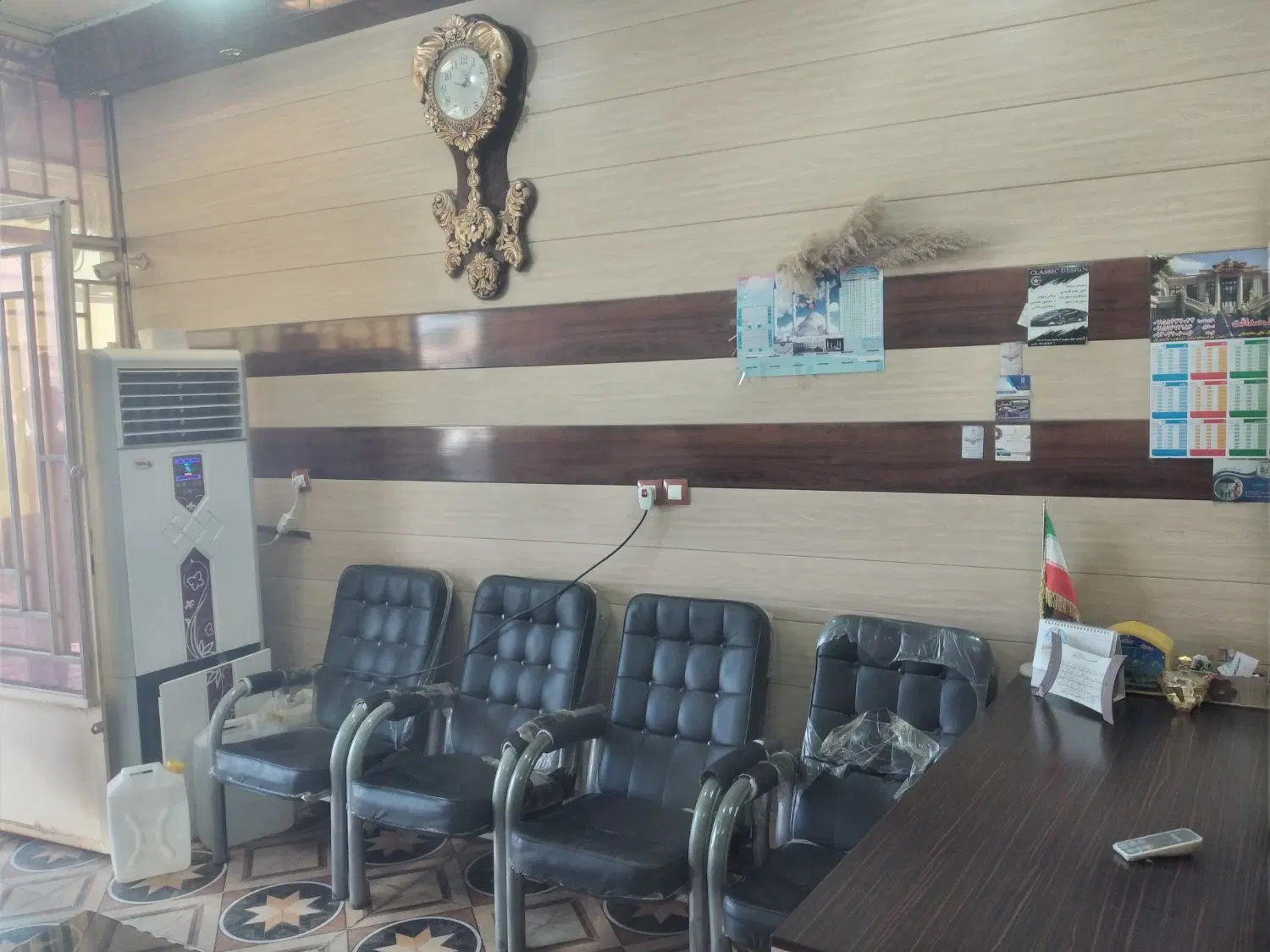 دوتا نمایشگاه ماشین فروشی