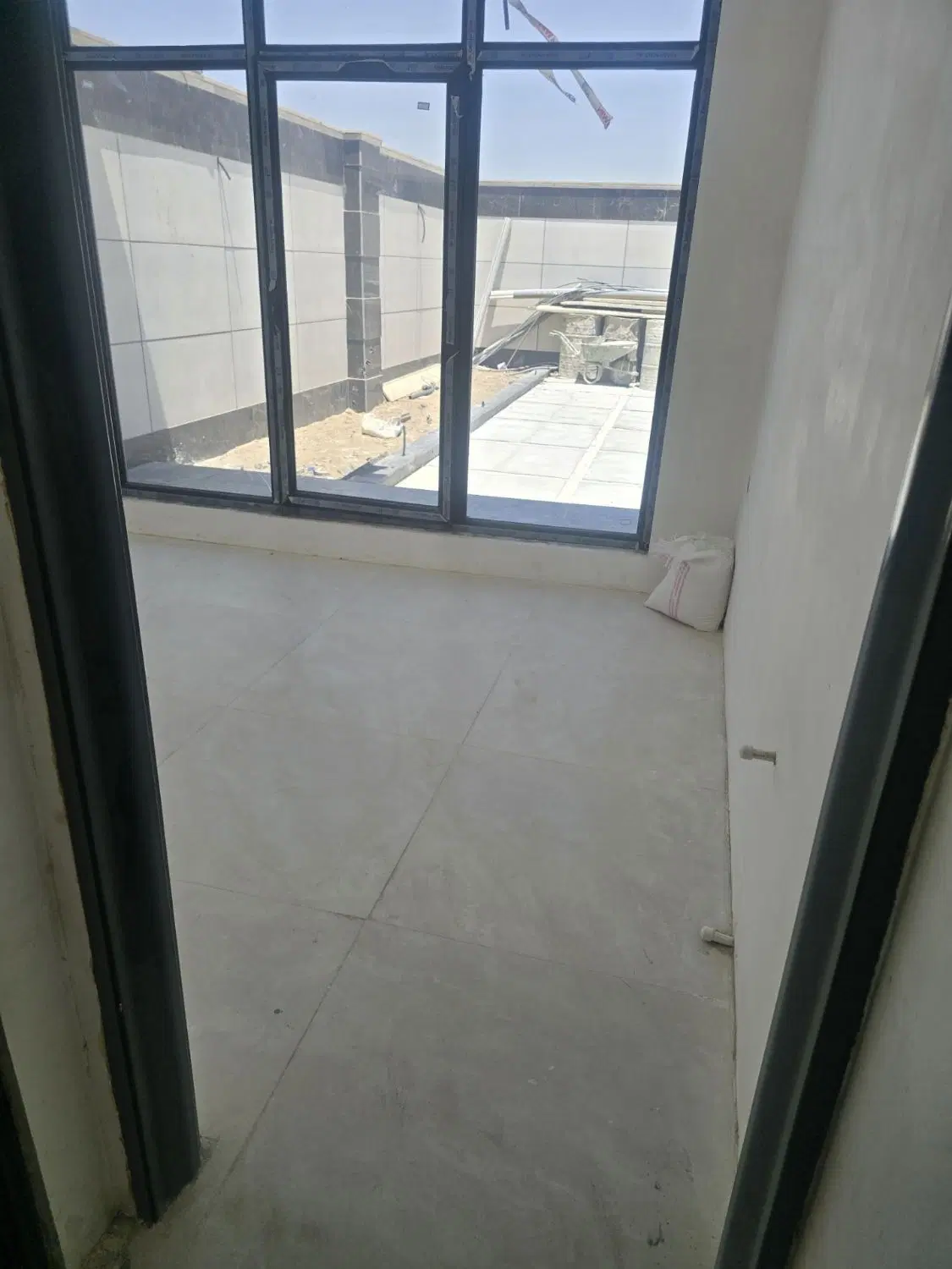 باغچه،باغ،ویلا۳۴۰متری استخردار لوکیشن عالی