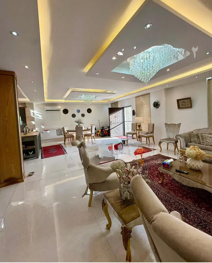 ویلای کلاسیک نزدیک جنگل