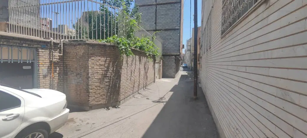 حیاط مسکونی