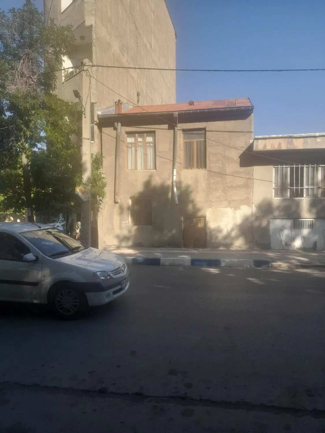 اجاره خانه ۱۱۸ متر دو کله بر خیابان شاهد