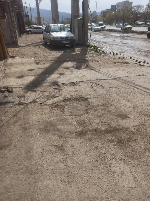 زمین در ته گلستان دوم پوشاک