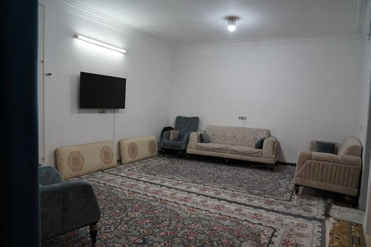 خانه ۱۰۰ متری