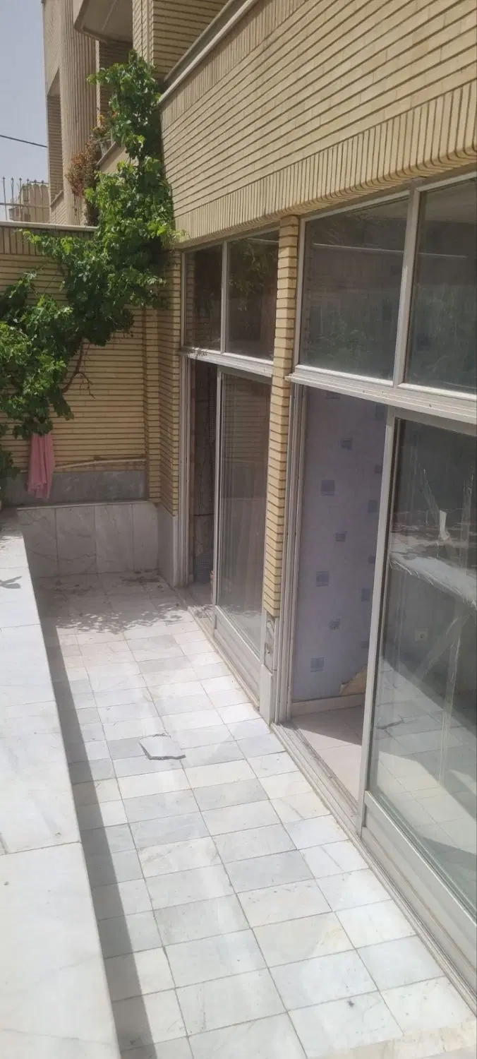 ۱۰۳ متری همکف