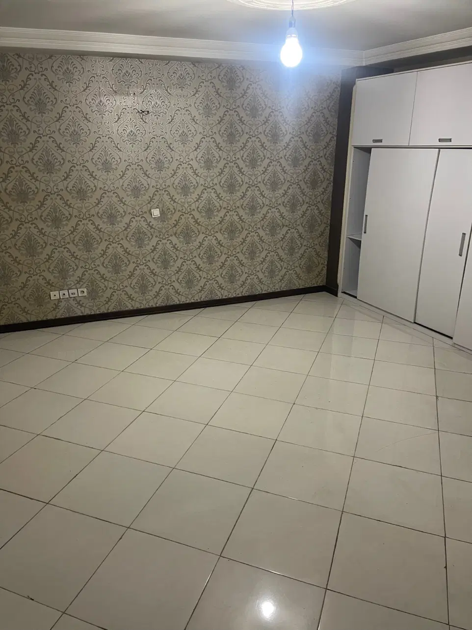 واحد ۶۰ متری طبقه دوم با آسانسور