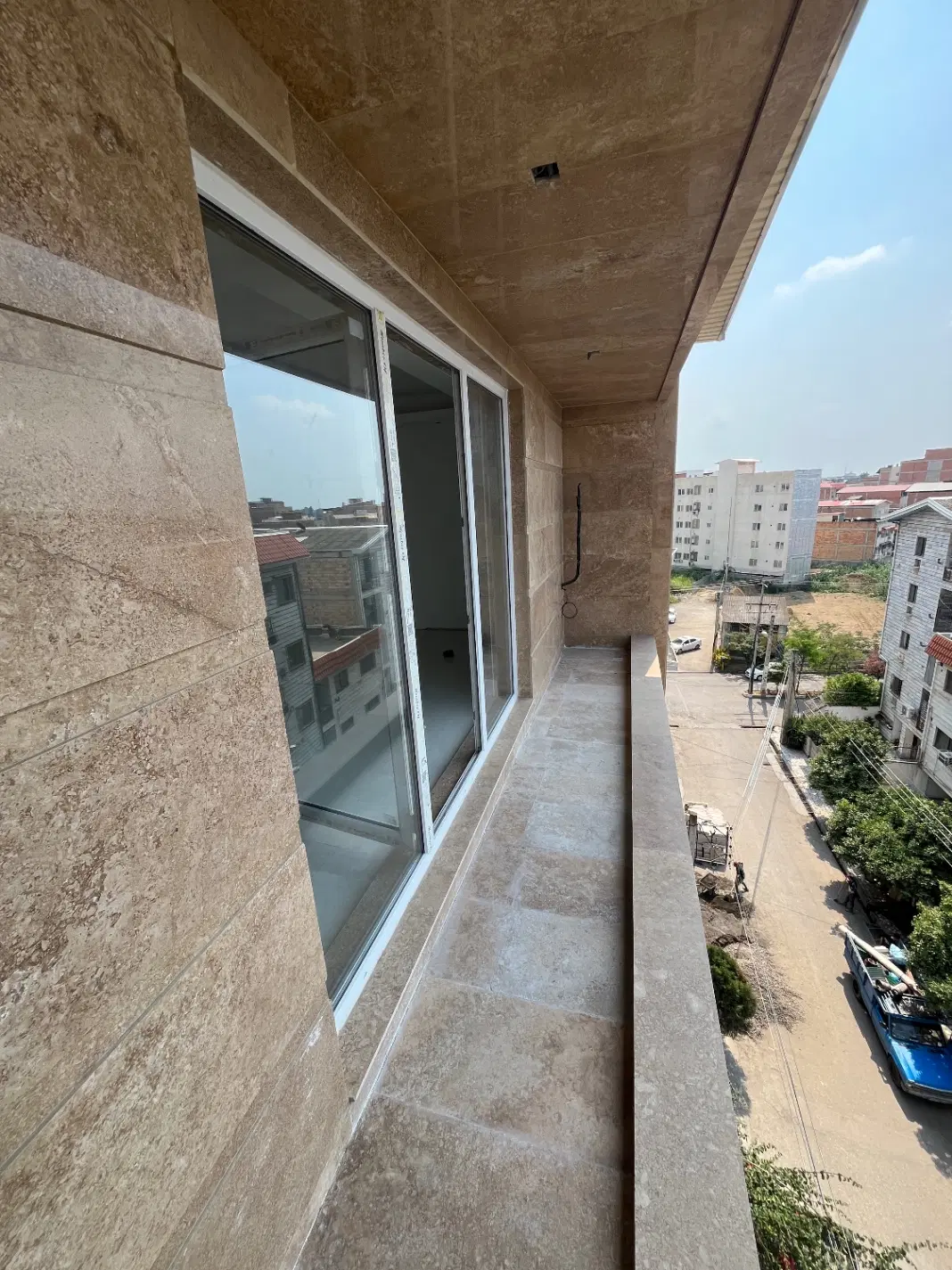 ساختمان نوساز ۱۶۰ متری