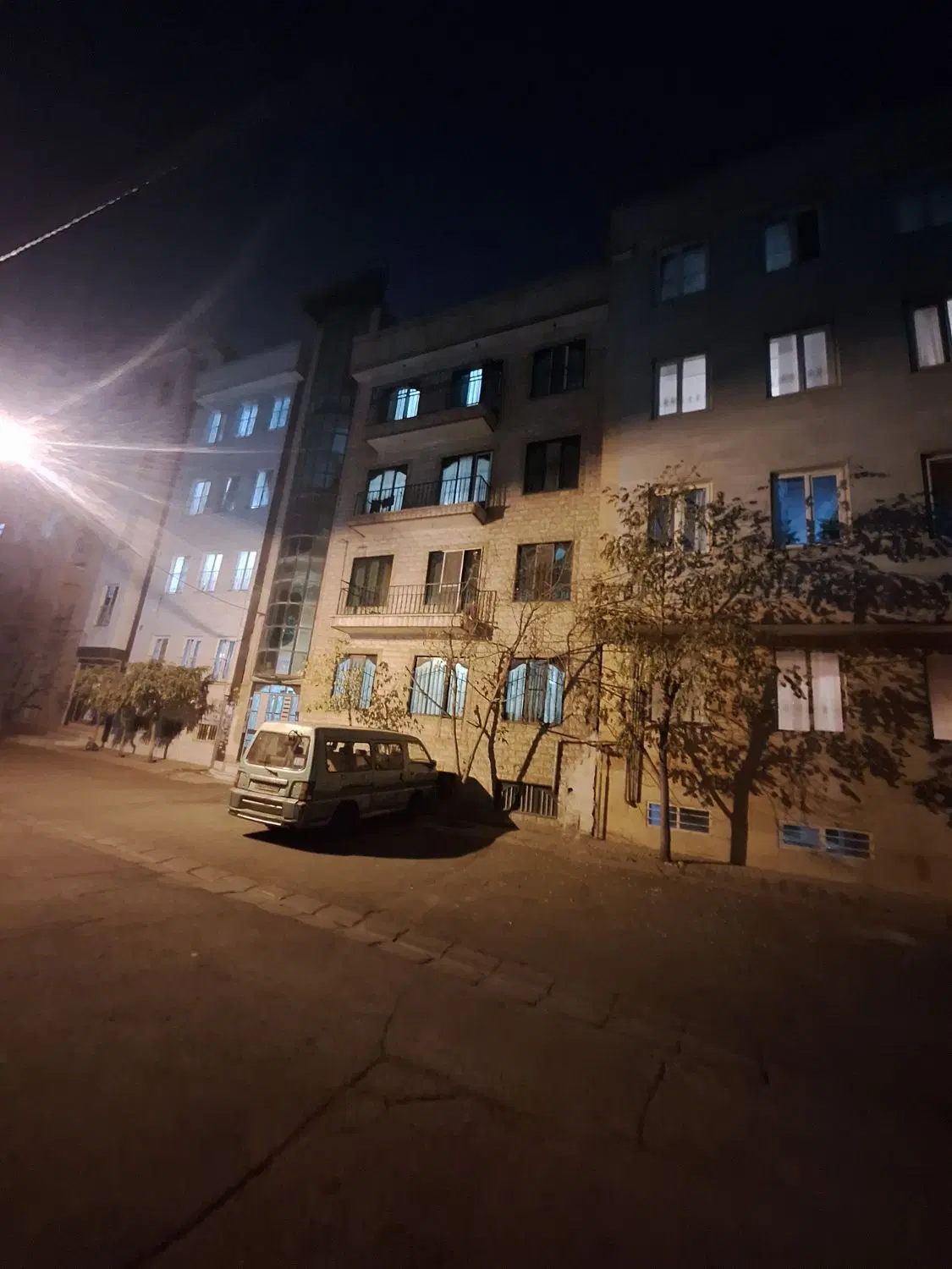 طبقه ۳ در خیابان بهار