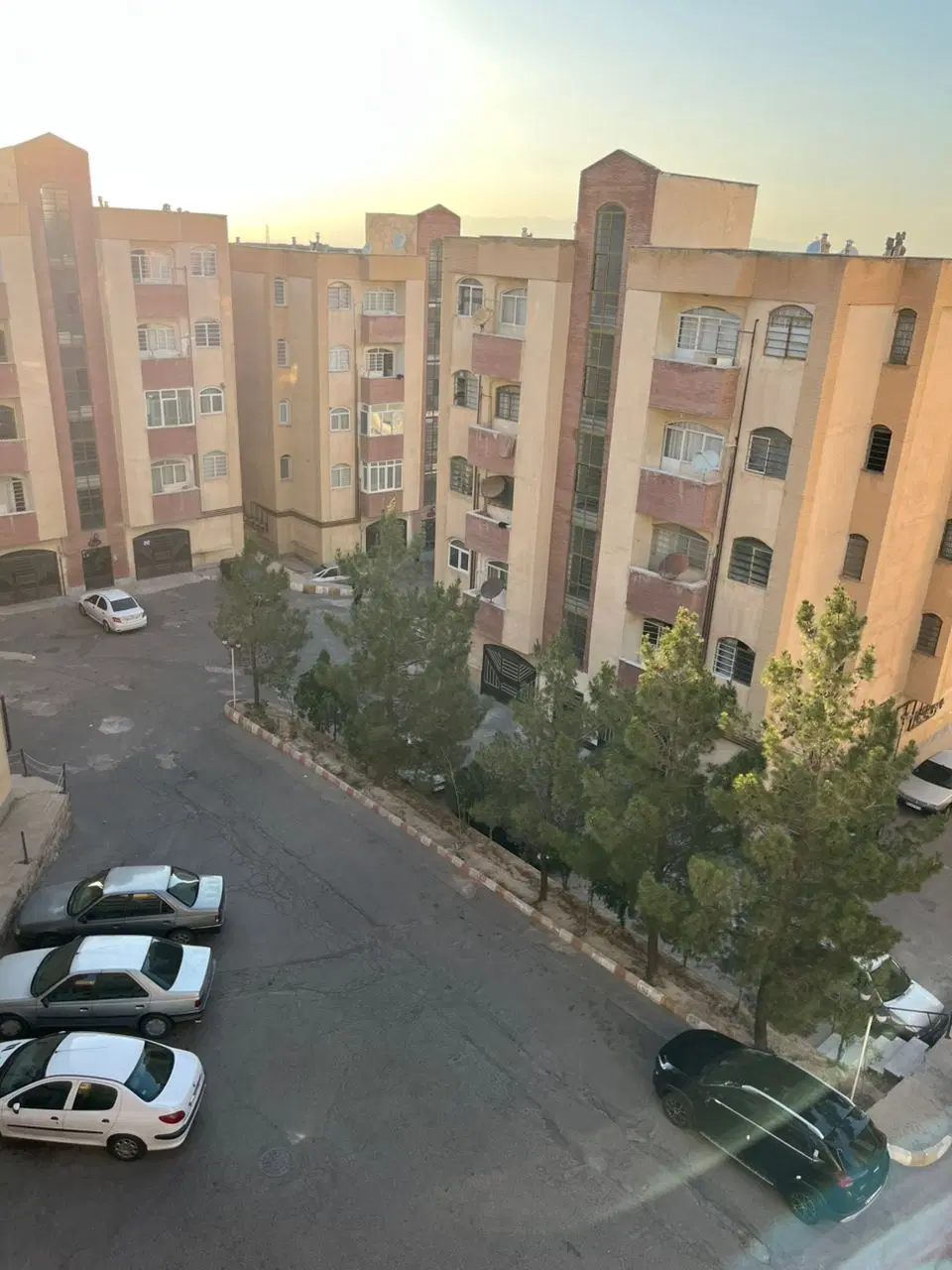 اجاره واحد دو خوابه در سهند فاز یک با پارکینگ