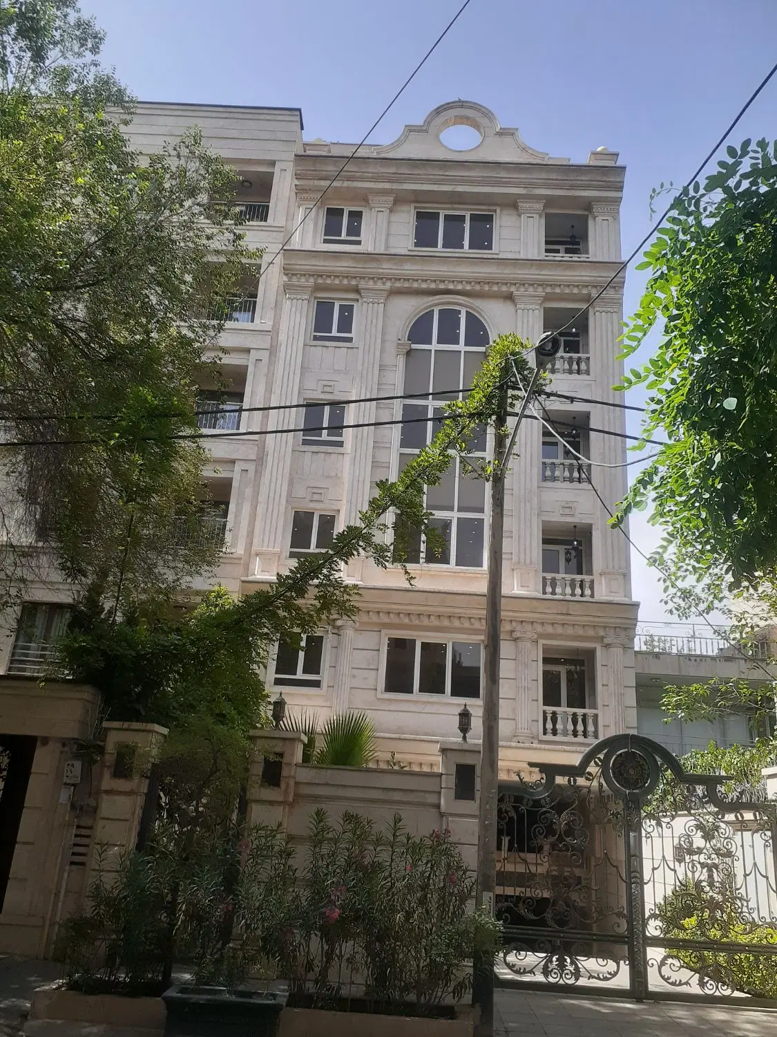 فروش آپارتمان ۲۰۰متری_ قیمت کاسبی_ زیرقیمت