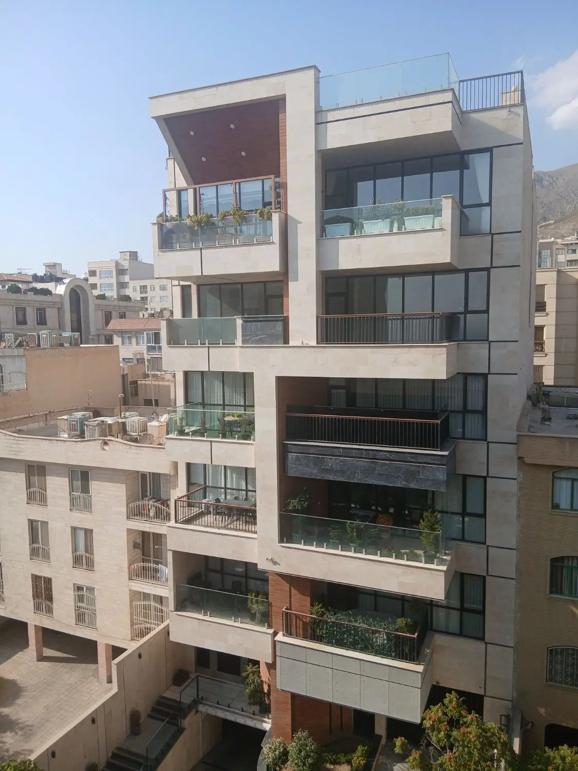 سازه نوساز خوش متراژ رو به نما_ بلوار لاله