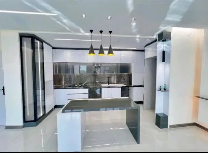 ۸۵ متر_بالکن دار_سند تکبرگ