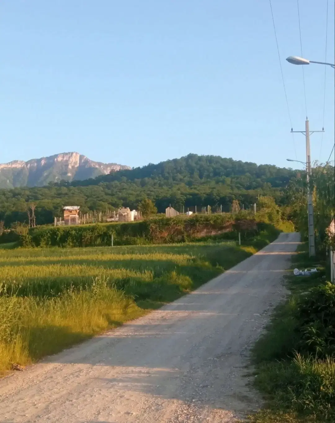 خانه کلنگی با ۴۰۰ متر زمین سند دار