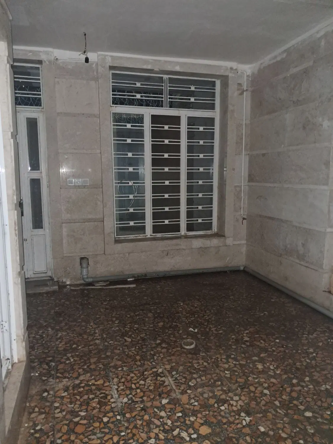 رهن کامل منزل دوخواب حیاط دار شاپورجان