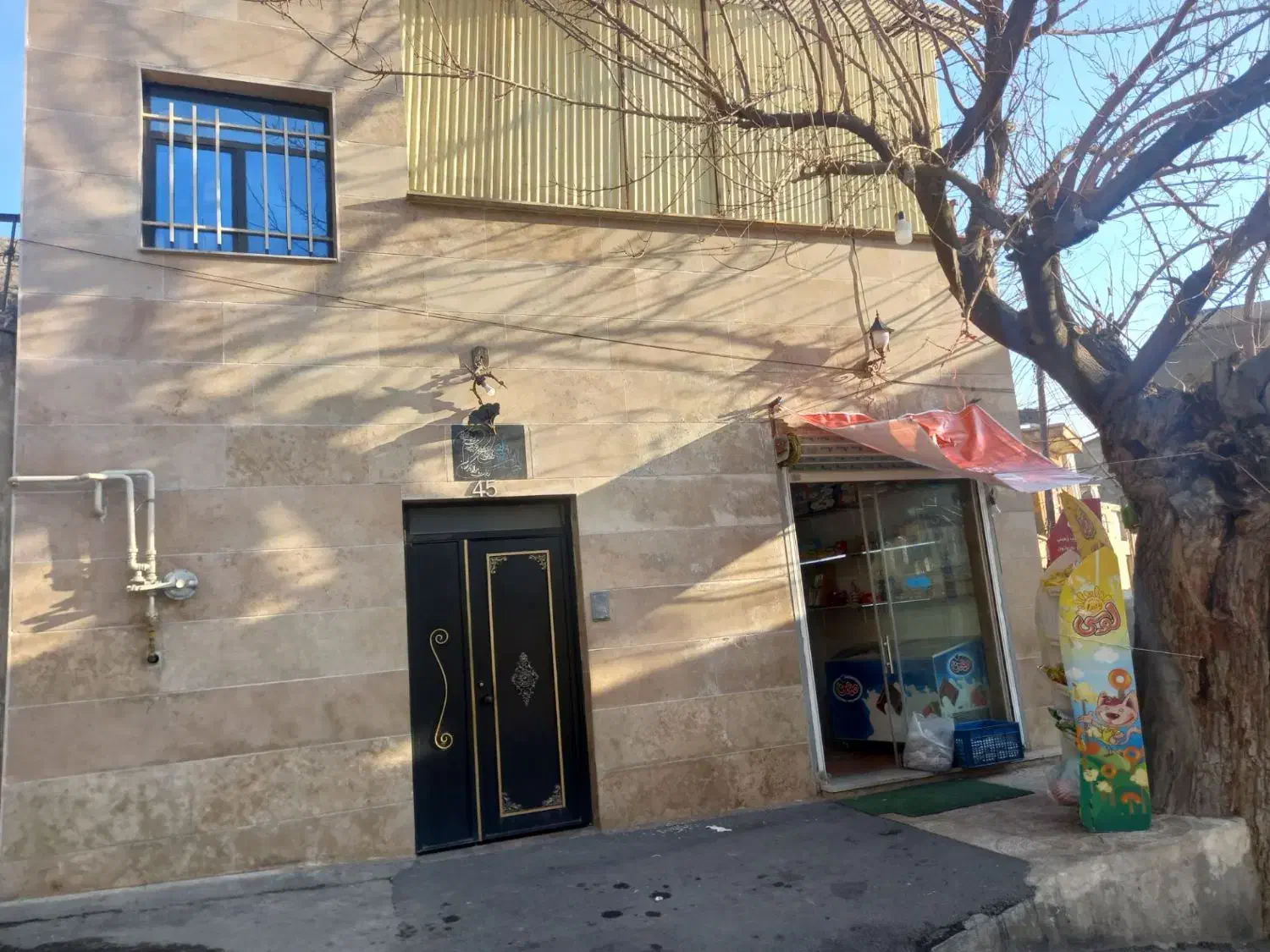 خانه ای ویلایی درکلاک بالا به متراژ۱۰۰ متربامغازه