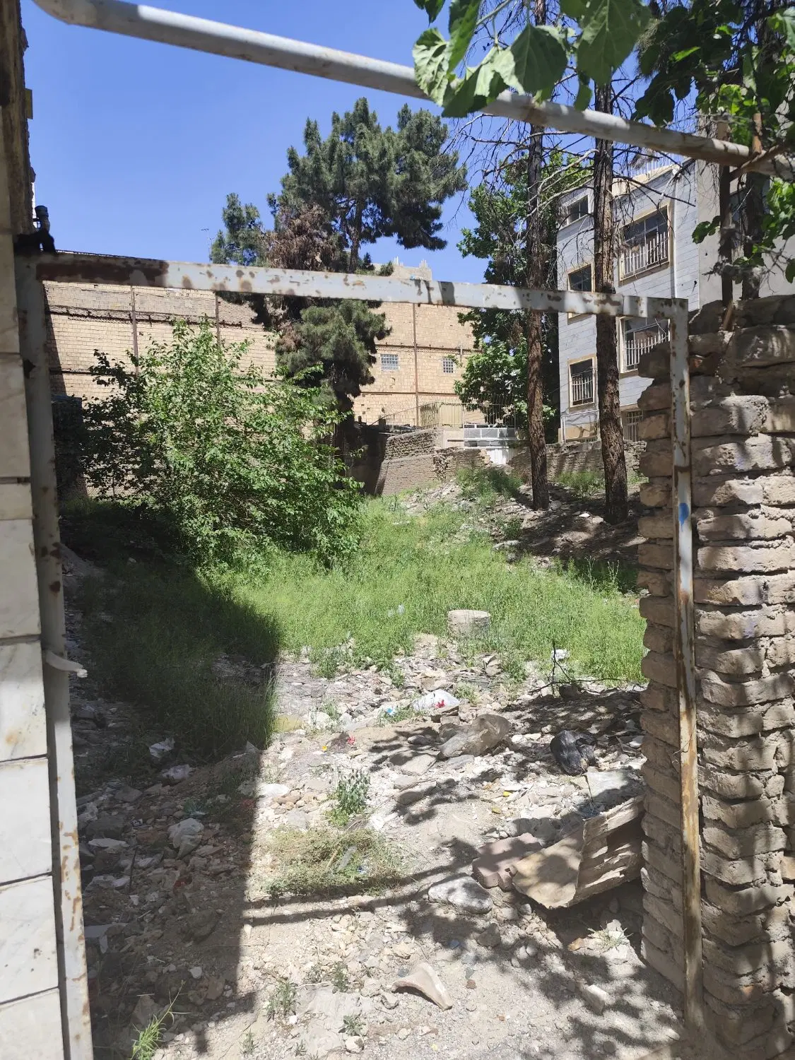 زمین ۵۰۰ متر_حصارک بالا_ با سند آماده ساخت