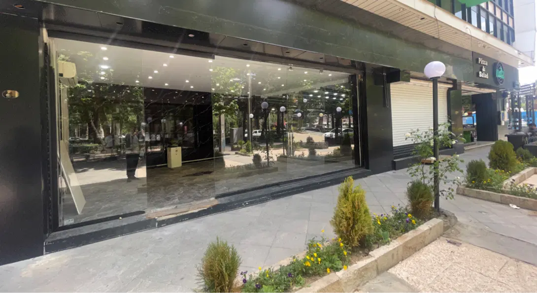 مغازه ۱۳۰ متری بر چهارباندی