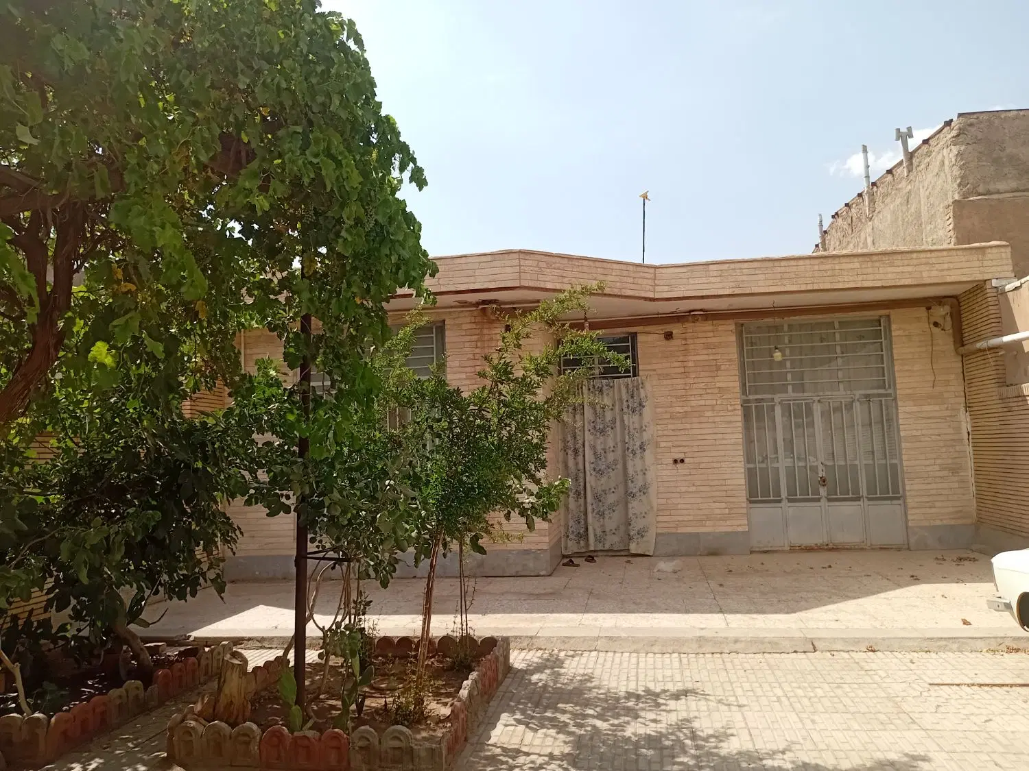 فروش یک واحد مسکونی