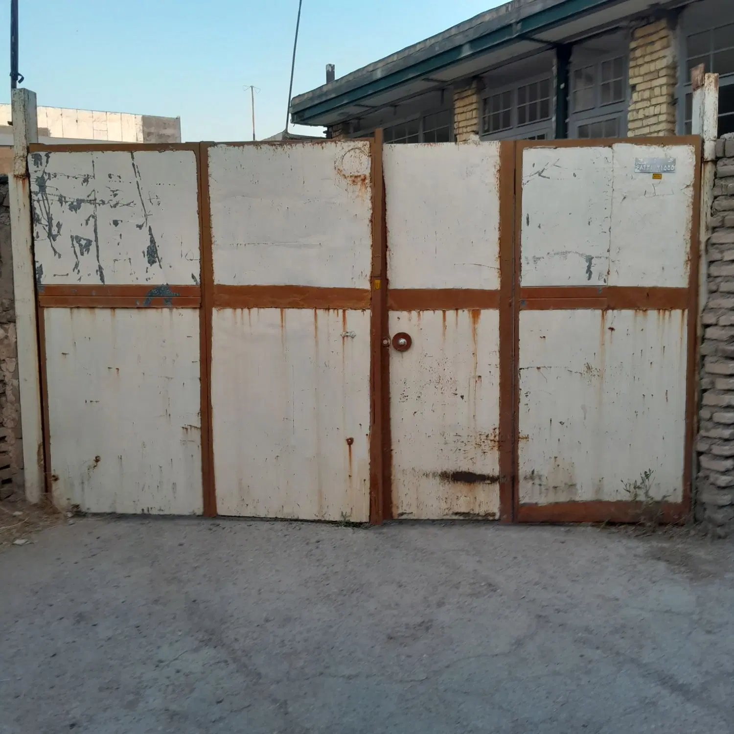 فروش درب گاراژی سالم با قیمت توافقی