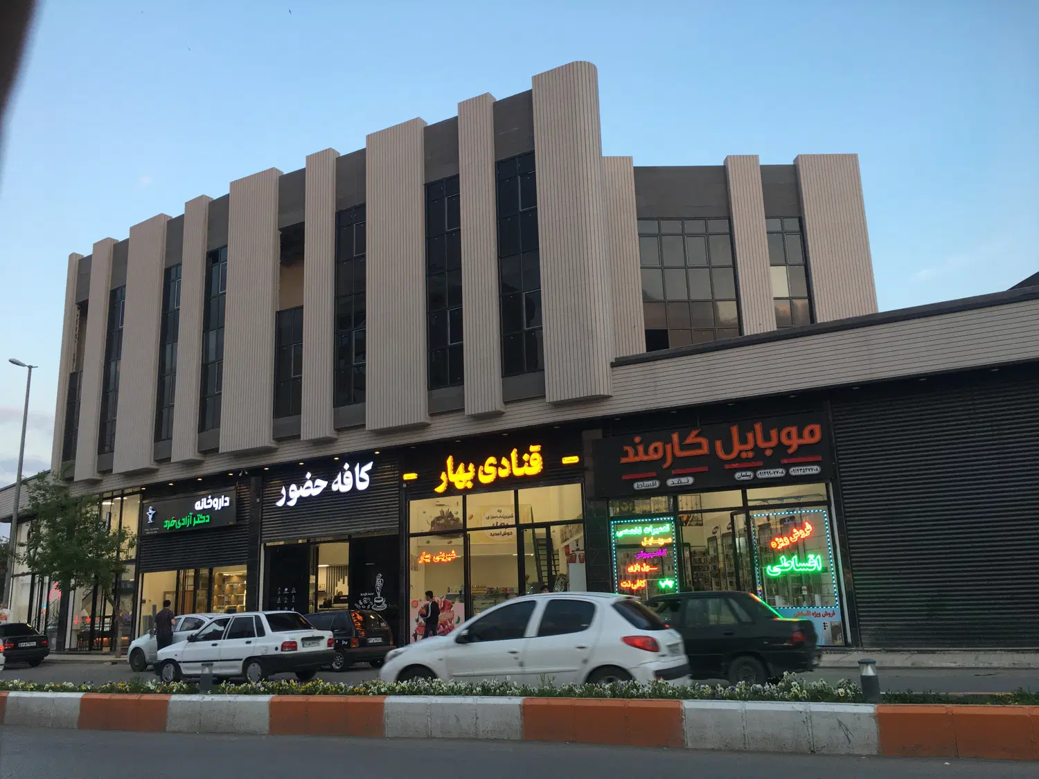 اجاره مغازه بر میدان وصال