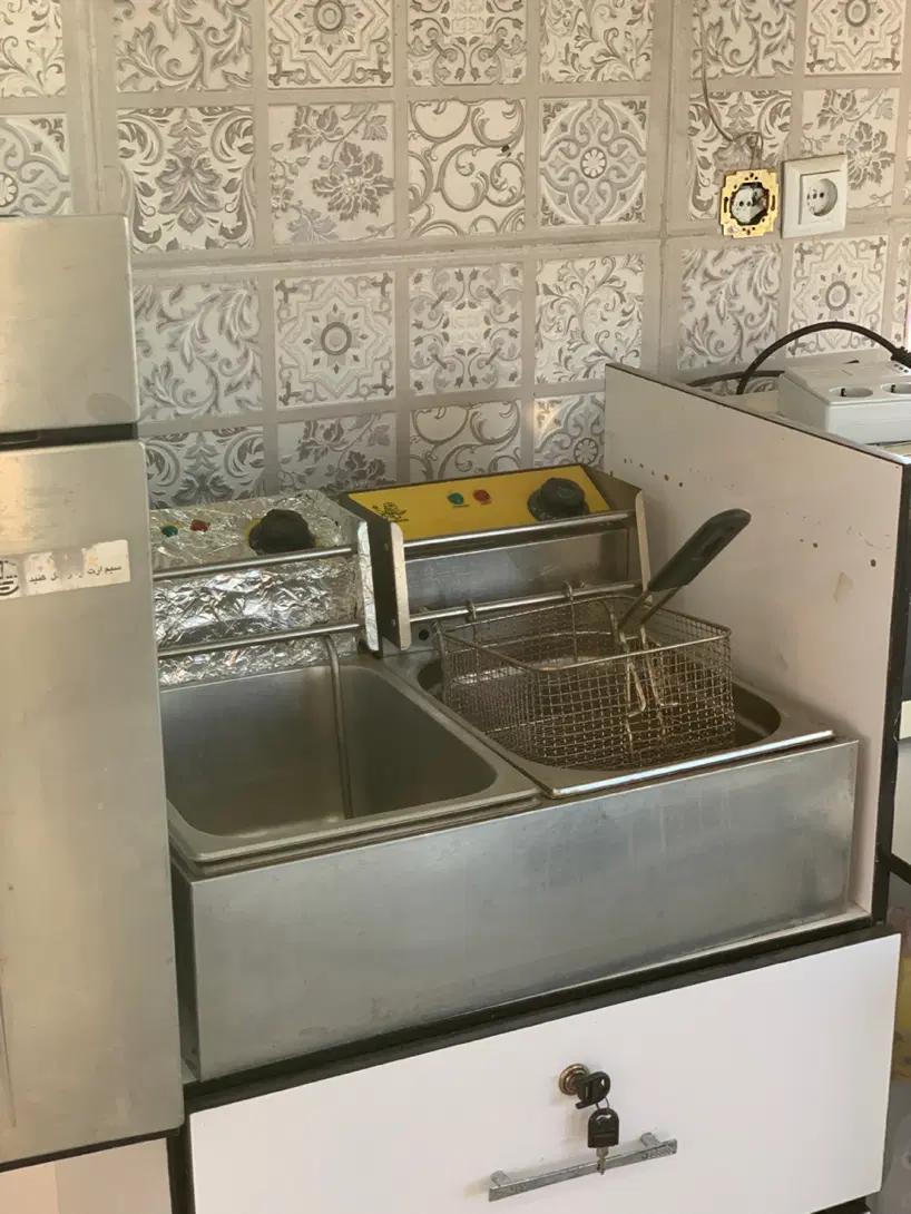 واگذاری غرفه ساندویچی با وسایل در شهربازی