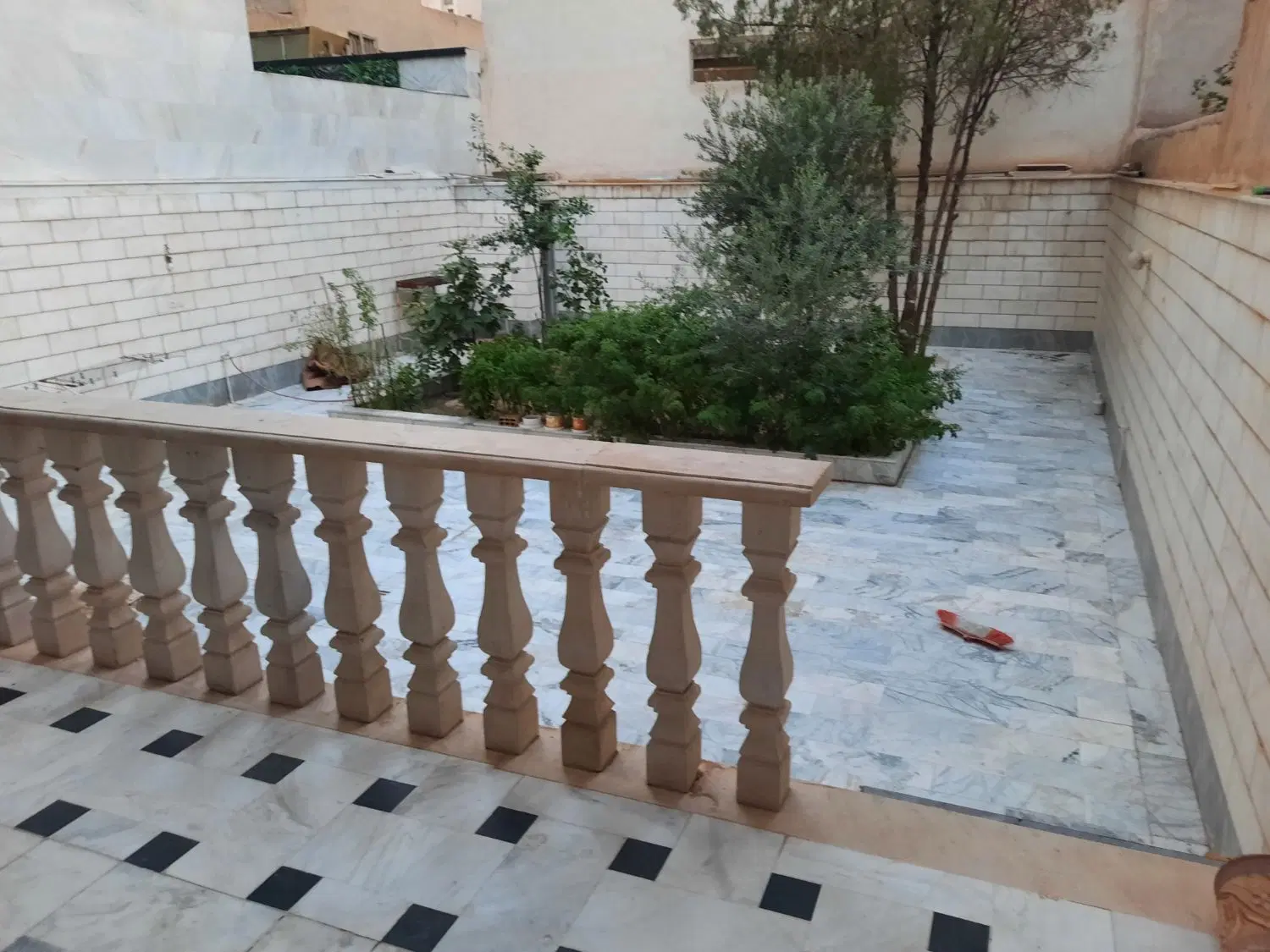 منزل ۳۰۰ متر ،در بست ۳ طبقه سالاریه