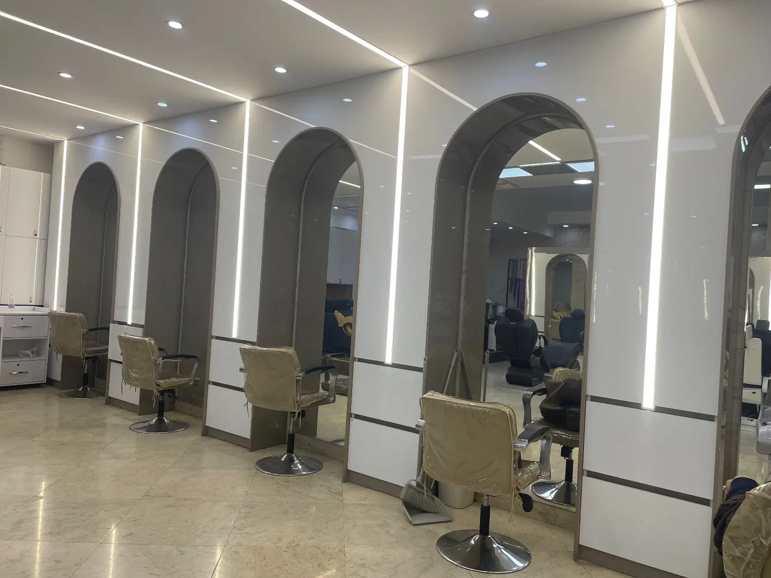 اجاره سالن زیبایی با کلیه امکانات و پرسنل