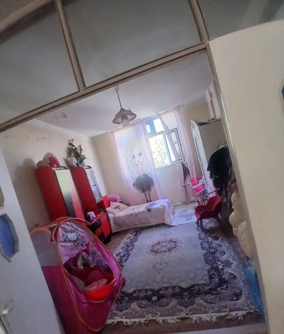 حیاط دربست دوطبقه