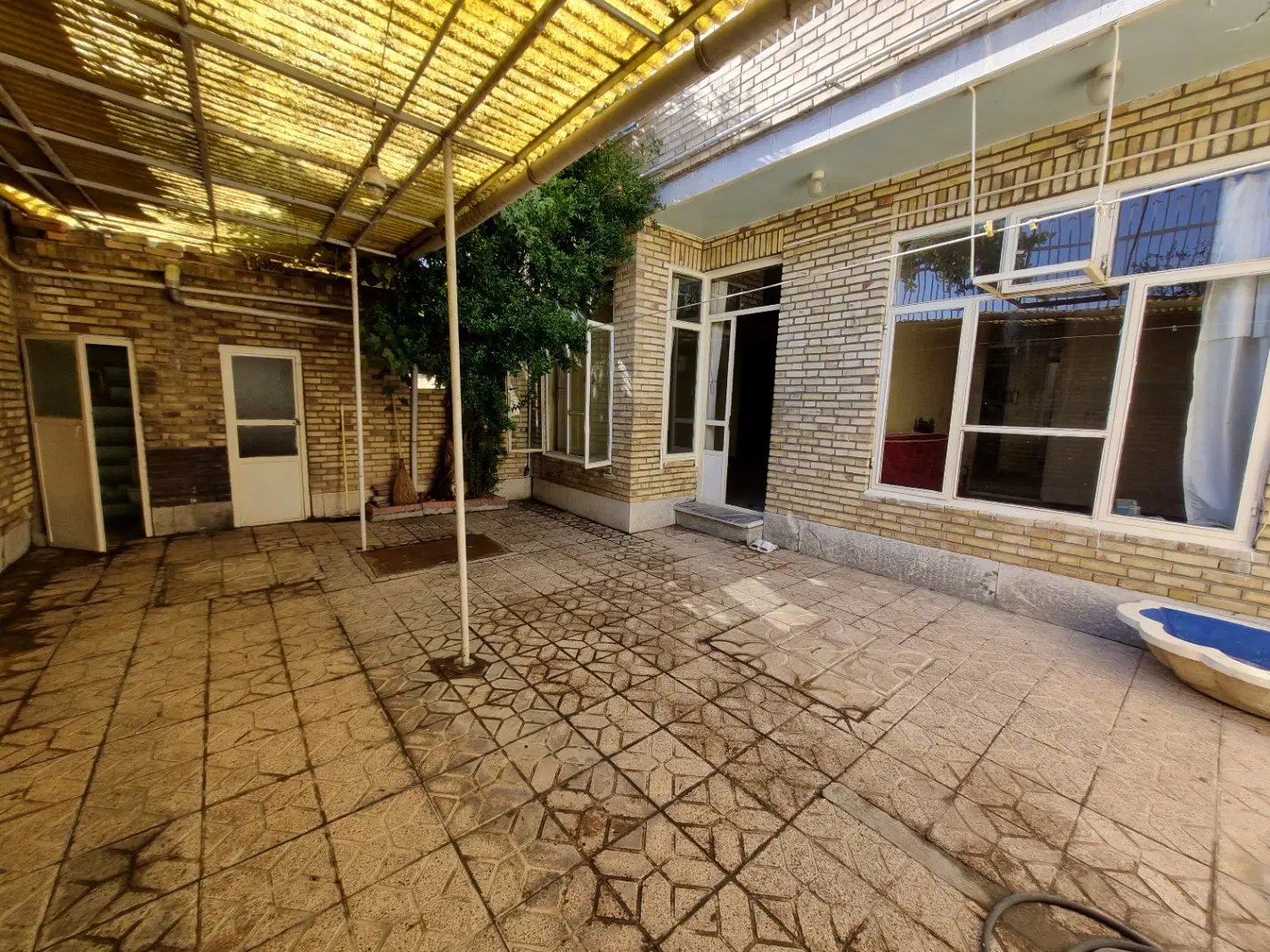 حیاط127متری آخرشهناز جنب دانشگاه هنر