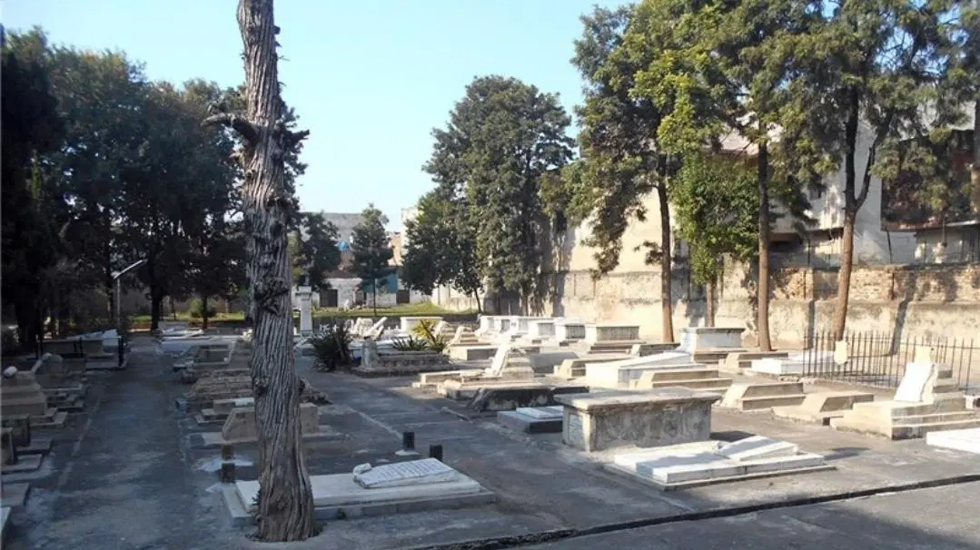 زمین قبرستان‌پاگر